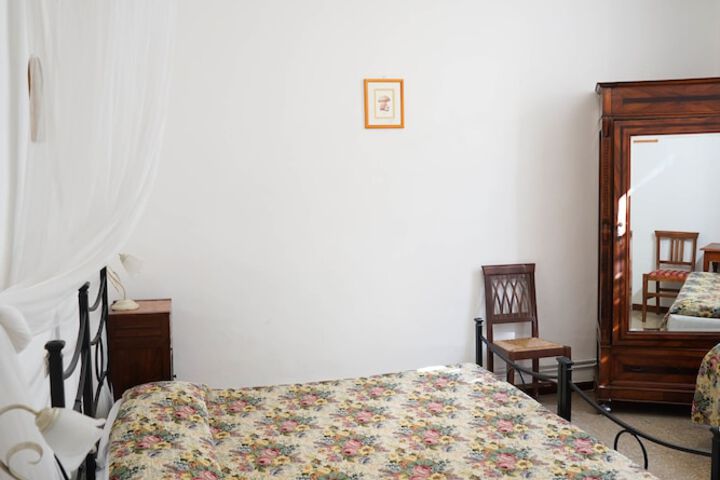 Room 15 of 42