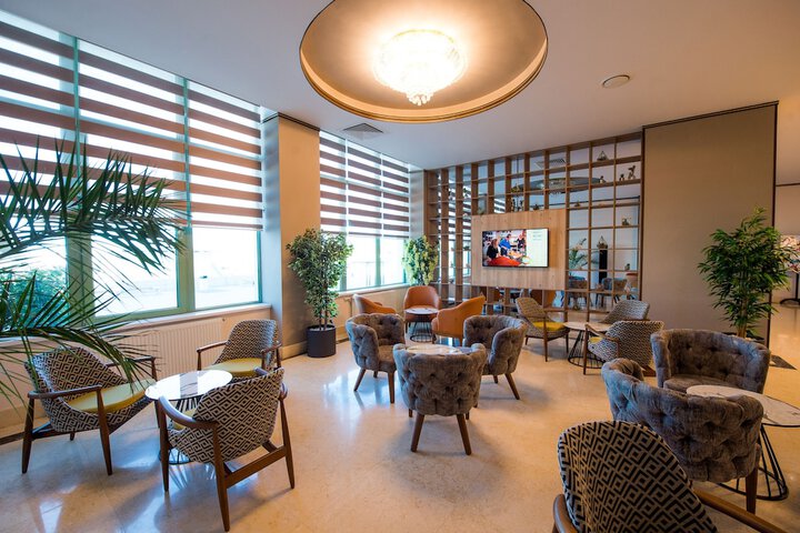 Lounge 29 of 38