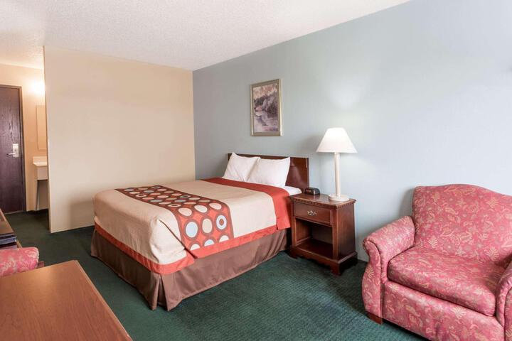 1 Queen Bed Mobility Accessible (6 of 9)