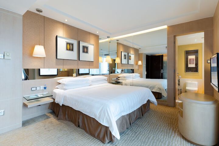 Room 6 of 60