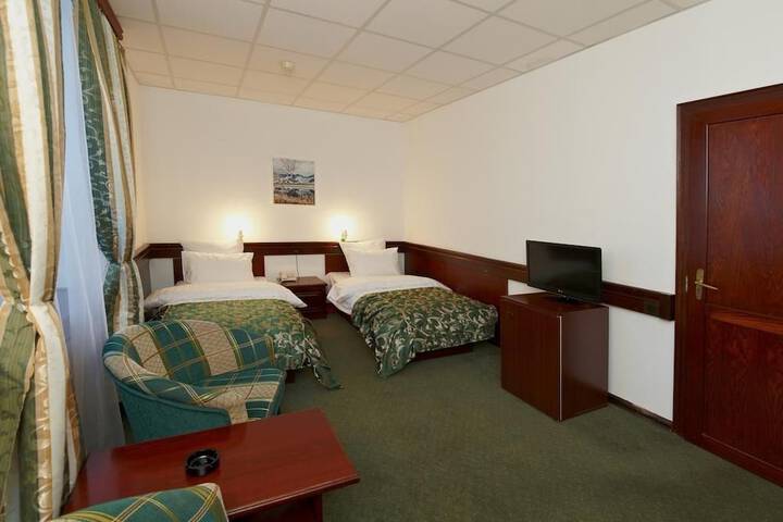 Room 9 of 86
