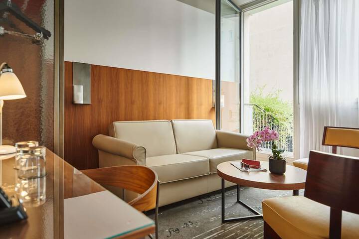 Room 10 of 75