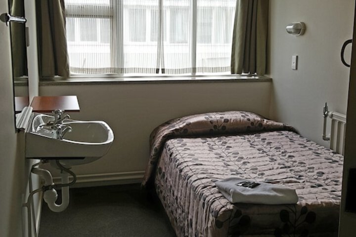 Room 16 of 41