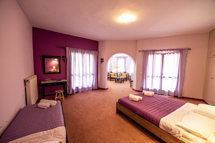 Room 10 of 16