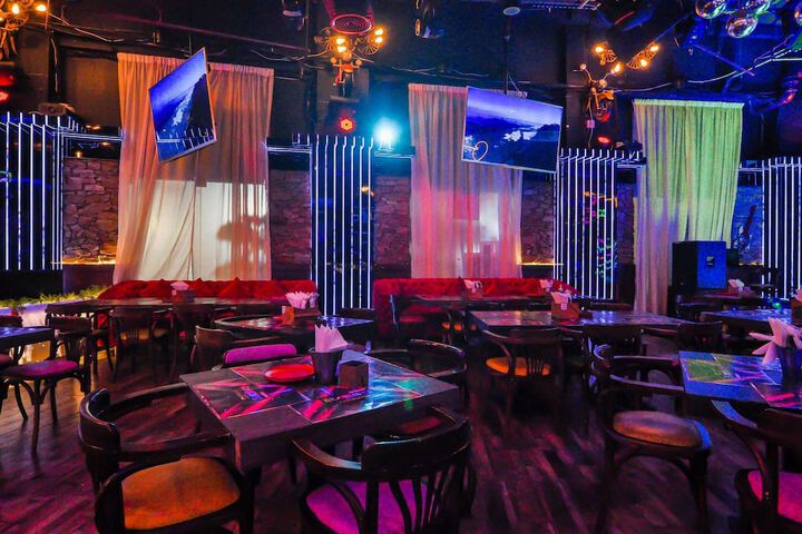 Lounge 57 of 87