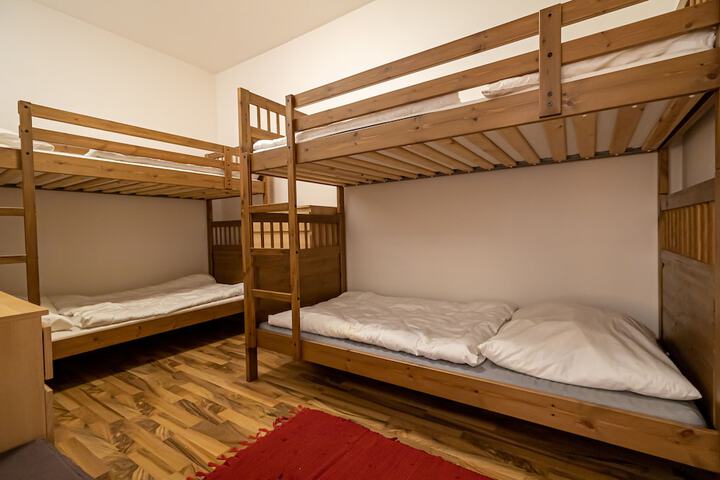 Room 13 of 197