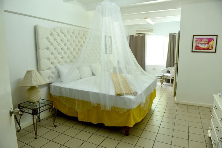 Room 10 of 38