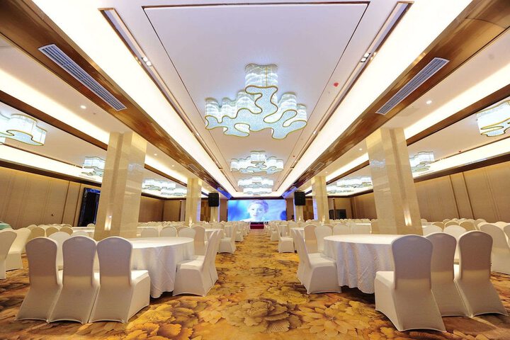 Ballroom/Hall 14 of 18