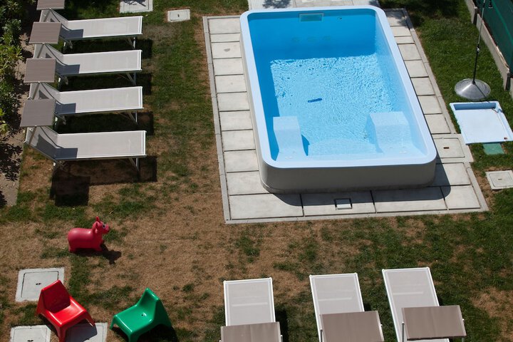 Sundeck 38 of 44