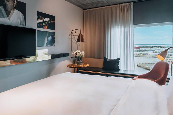 Room 28 of 61