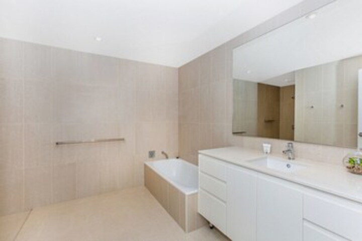 Room 6 of 19