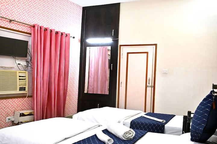 Room 4 of 24