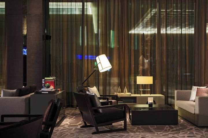 Lounge 42 of 58