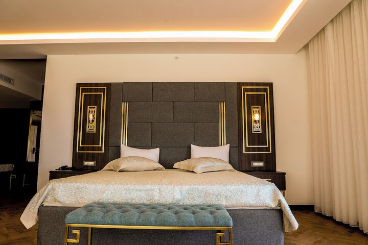 Room 28 of 159