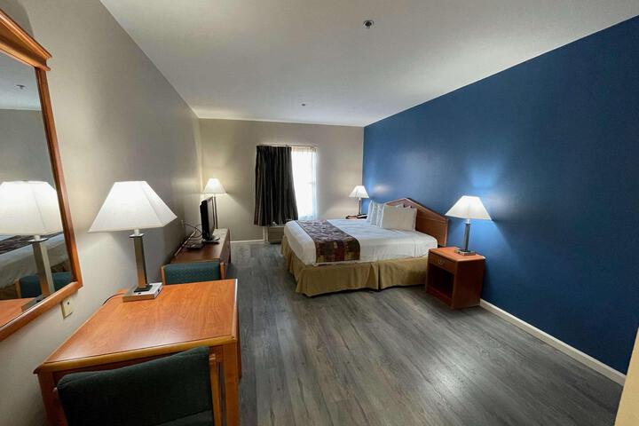 1 King Bed (8 of 11)
