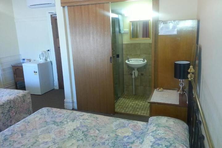Room 2 of 42