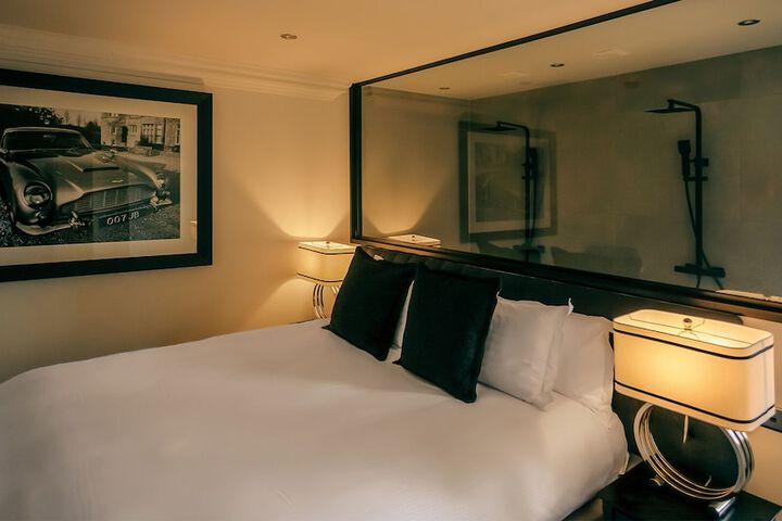 Room 22 of 93