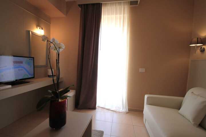 Room 8 of 44