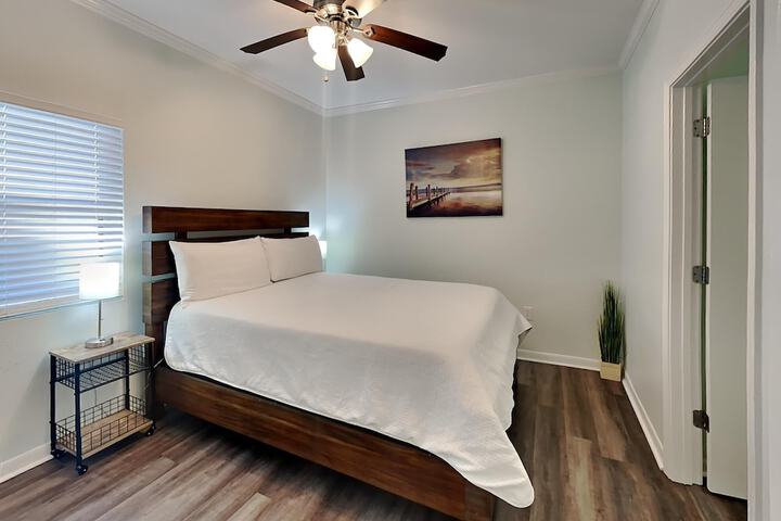 Room 4 of 27