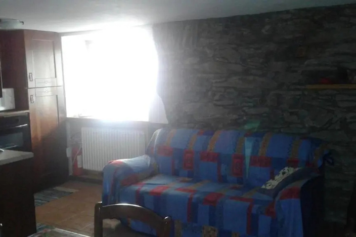 Room 2 of 9