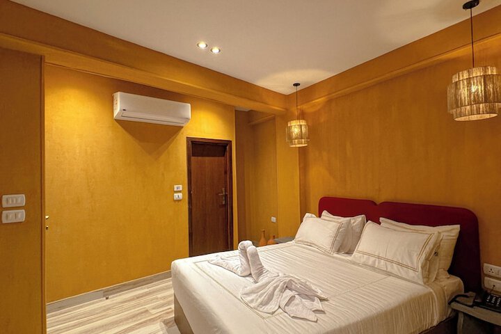 Room 11 of 36