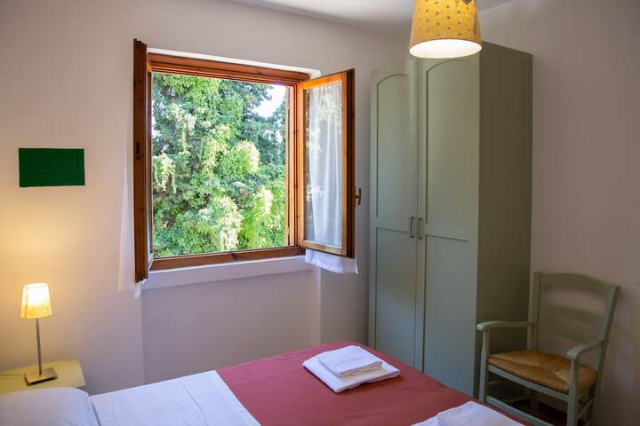 Room 9 of 32