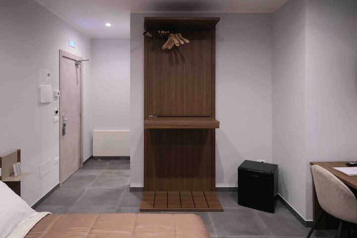 Room 8 of 40