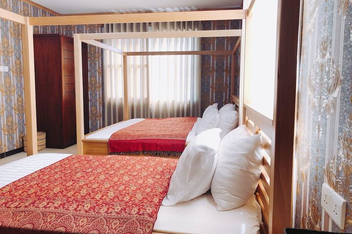 Room 17 of 32