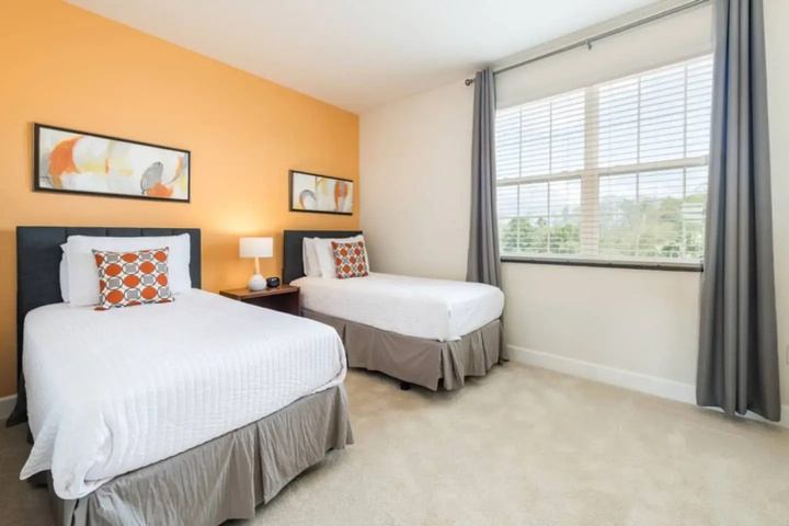 Room 5 of 18