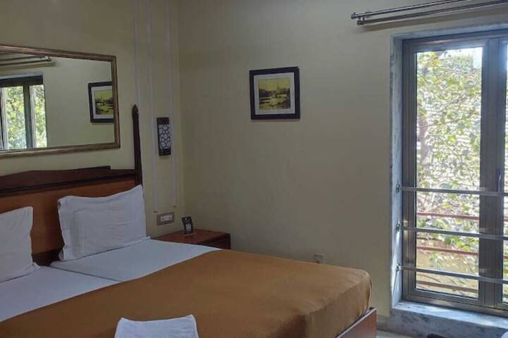 Room 13 of 37