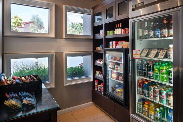 Snack bar