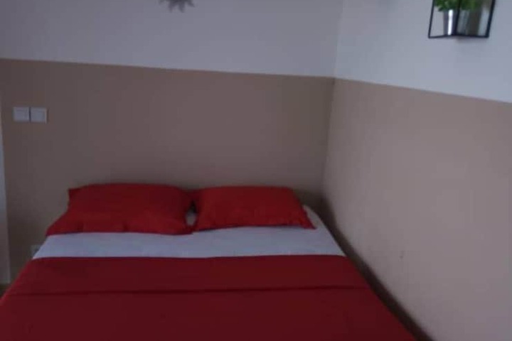 Room 6 of 8