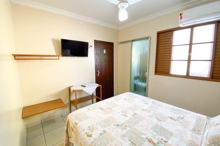Room 3 of 32