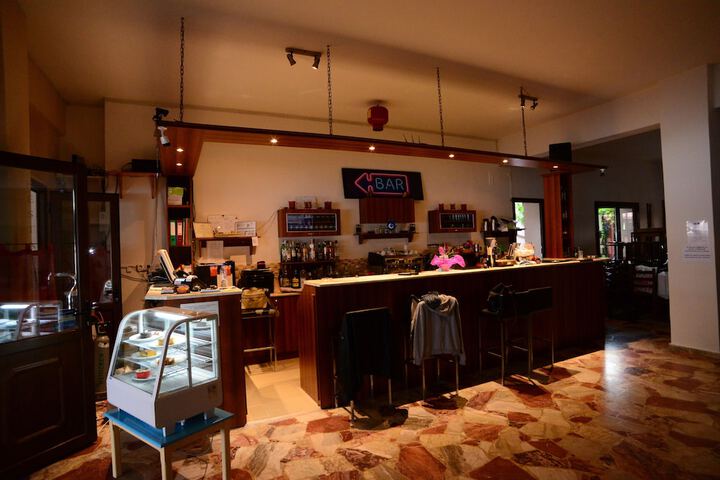Lounge 121 of 228