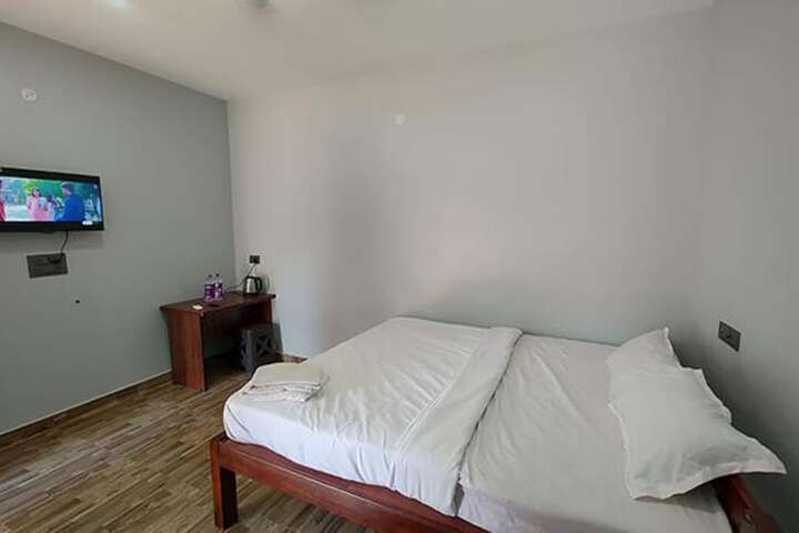 Room 4 of 18