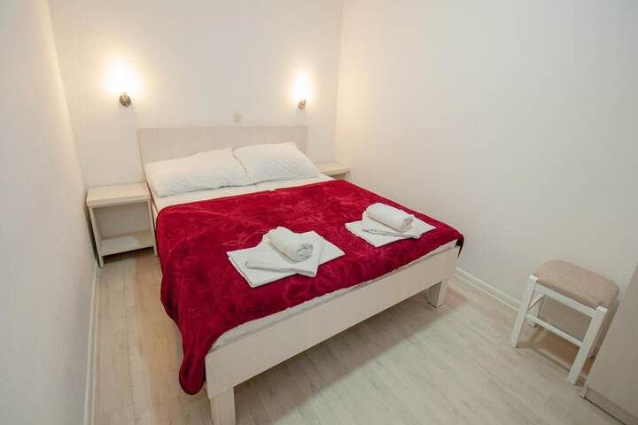 Room 9 of 20