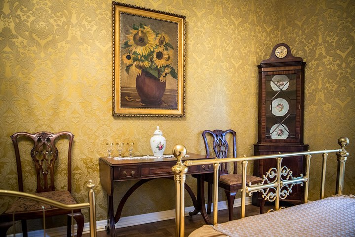 Room 11 of 80