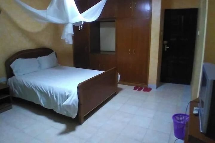 Room 13 of 48