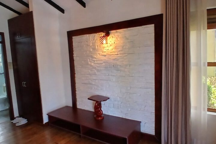 Room 9 of 36