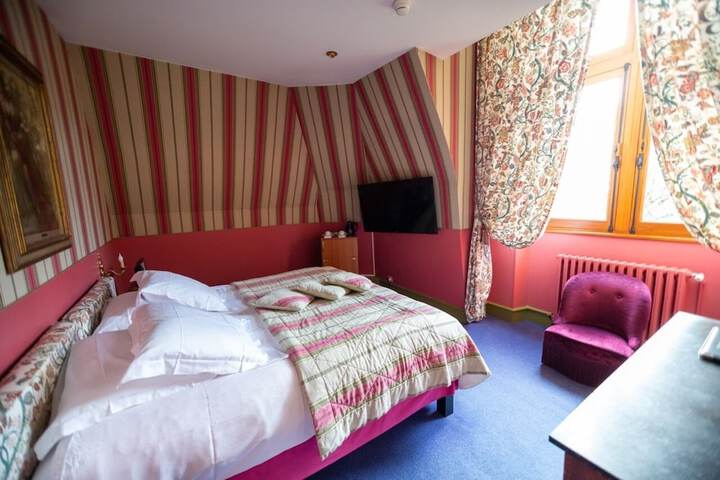Room 68 of 169