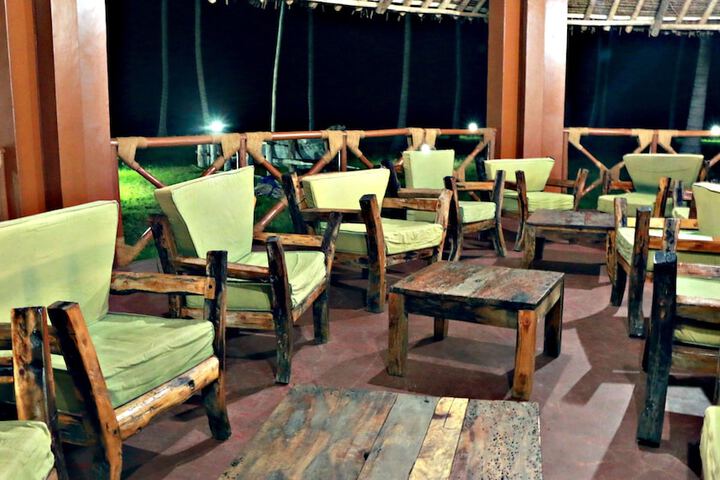 Lounge 19 of 42
