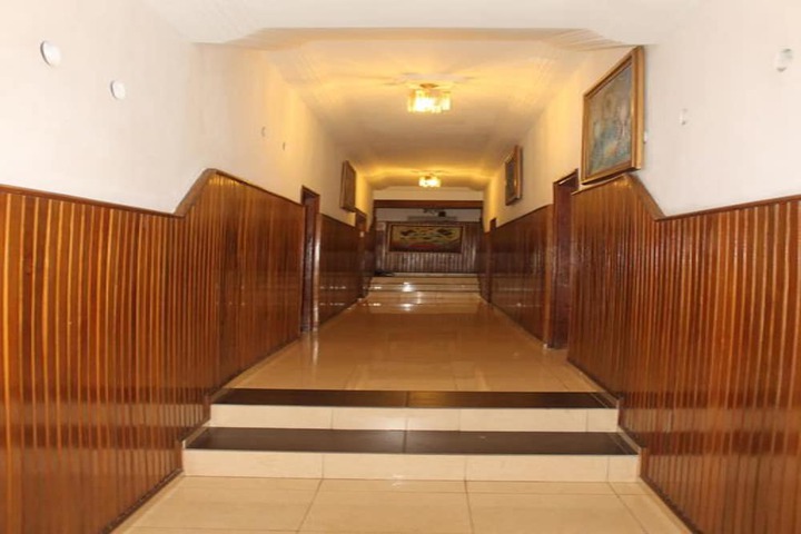 Ballroom/Hall 17 of 20
