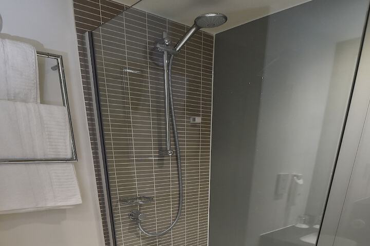Room 42 of 109