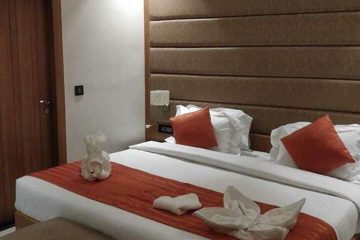 Room 10 of 16