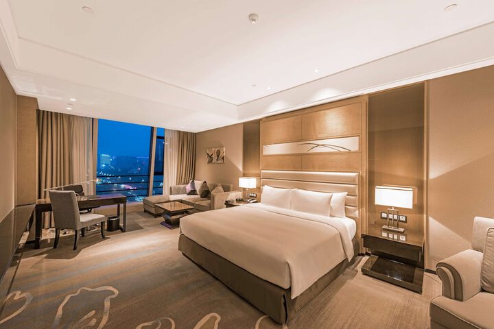 Room 9 of 33