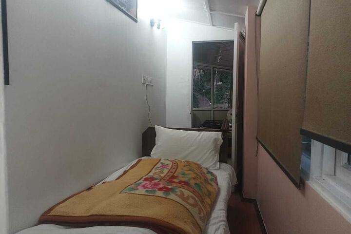 Room 6 of 11