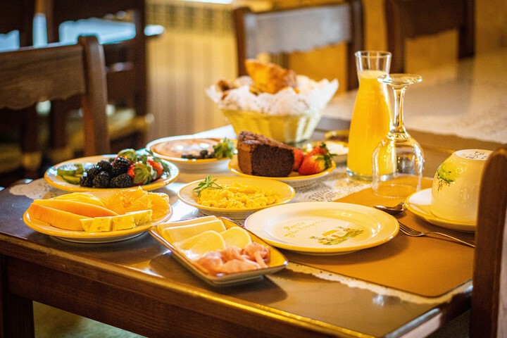 Breakfast/Coffee Service 25 of 45
