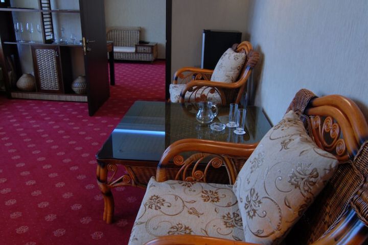 Room 9 of 30