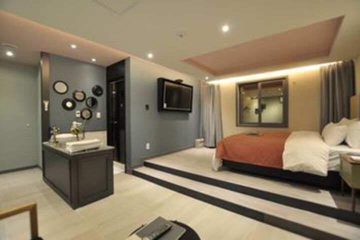 Room 47 of 76