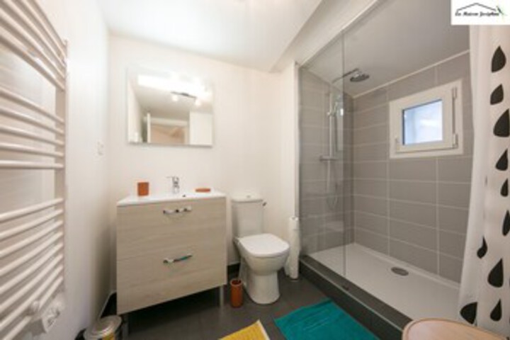 Room 10 of 90